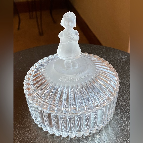 Avon M.J. Hummel “For Mother” Girl Holding Flowers Crystal Trinket Box with Lid - Picture 2 of 8